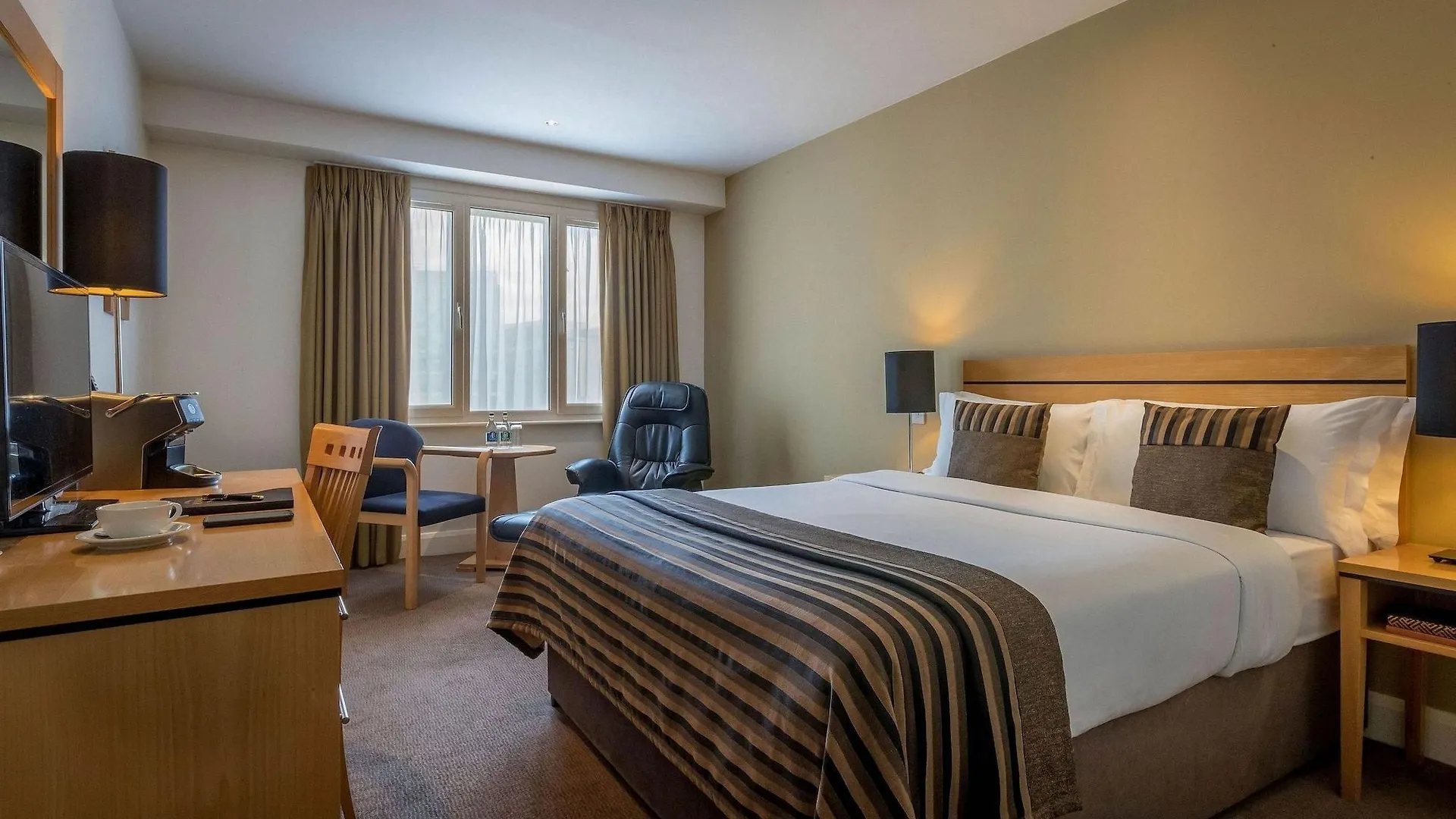 Grand Canal Hotel Dublin 4*,