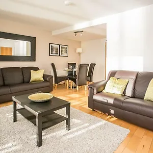 Apartment Grand Canal Square